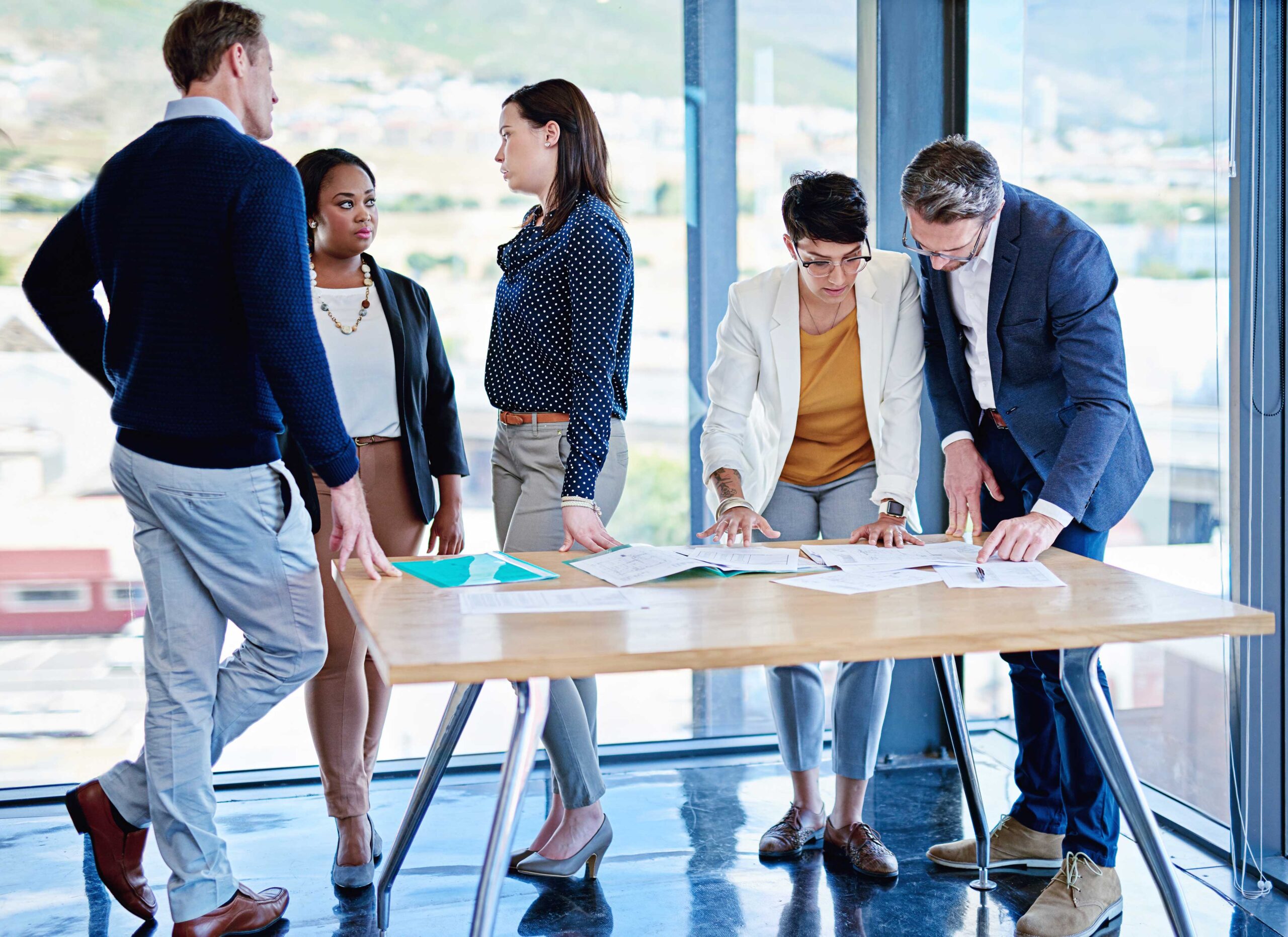 full-length-shot-of-corporate-businesspeople-PPAS